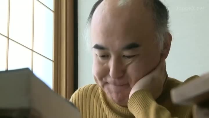 HOKS022肉食系家族 母・姉・妹 精液搾り取られた52歳の義父