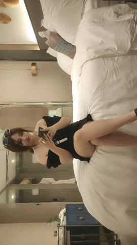 2021730 小马丶寻花深夜肉肉身材大奶胖妞，隔着裤子揉穴调情，近距离特写口交舔屌，骑乘猛晃动奶子